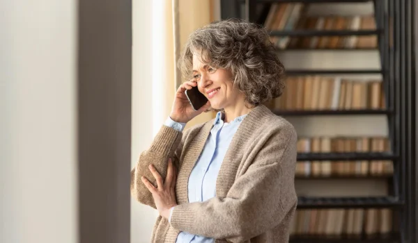 portrait-woman-talking-mobile portrait-woman-talking-mobile